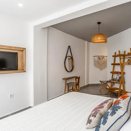 La Local Beach House Yalikavak *