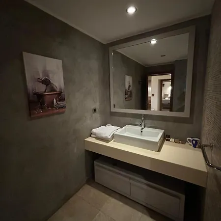 La Local House Hotel *