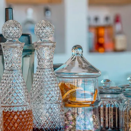 La Local Beach&hotel فندق