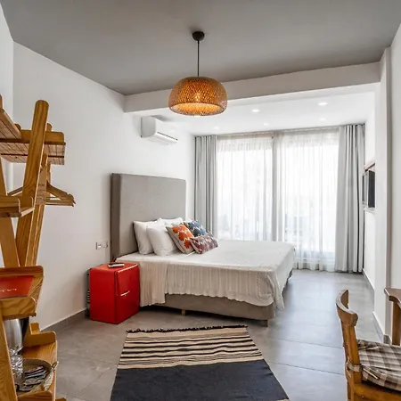 La Local Beach&hotel فندق 3*