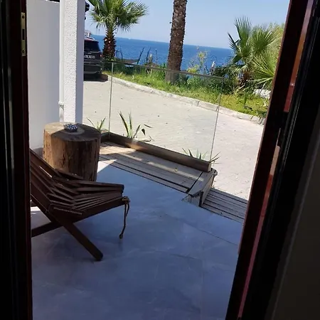 酒店 La Local Beach&hotel 3*