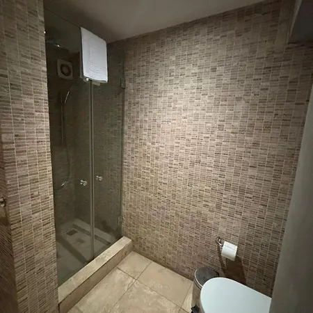 La Local Beach&hotel فندق يالِكافاك