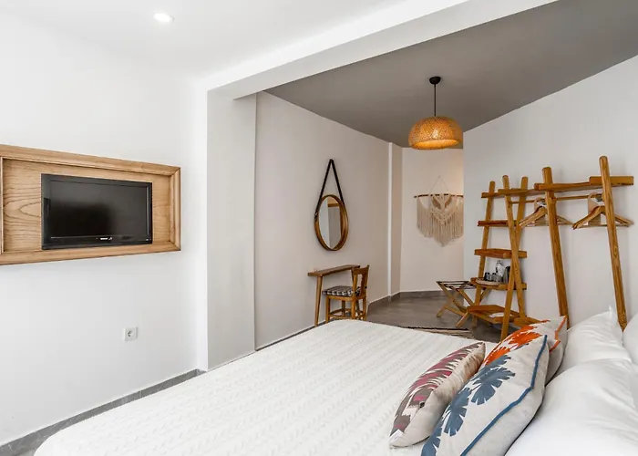 La Local Beach&hotel *