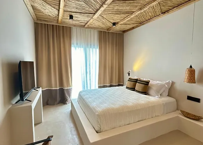 La Local Beach&hotel יאליקאבאק