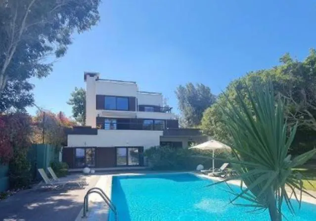 La Local Beach&hotel יאליקאבאק